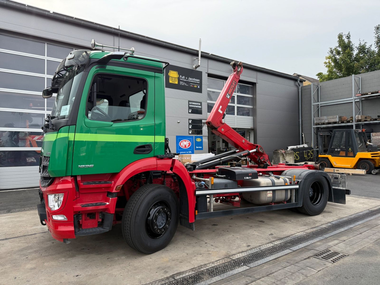 Mercedes-Benz Arocs 1836/10,7L/Hiab Ultima 14S/4x2/Autom./Top - Xe tải nâng móc: hình 2 Mercedes-Benz Arocs 1836/10,7L/Hiab Ultima 14S/4x2/Autom./Top - Xe tải nâng móc: hình 2
