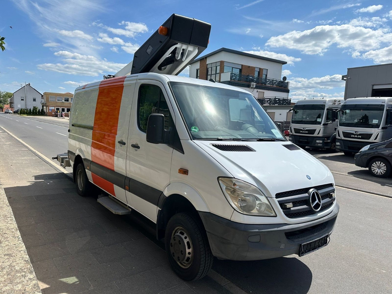 Mercedes-Benz Sprinter 515 CDI 4X4 13,2m Versailift ET-38-LFHD - Nền bục trên không gắn trên xe tải: hình 4 Mercedes-Benz Sprinter 515 CDI 4X4 13,2m Versailift ET-38-LFHD - Nền bục trên không gắn trên xe tải: hình 4