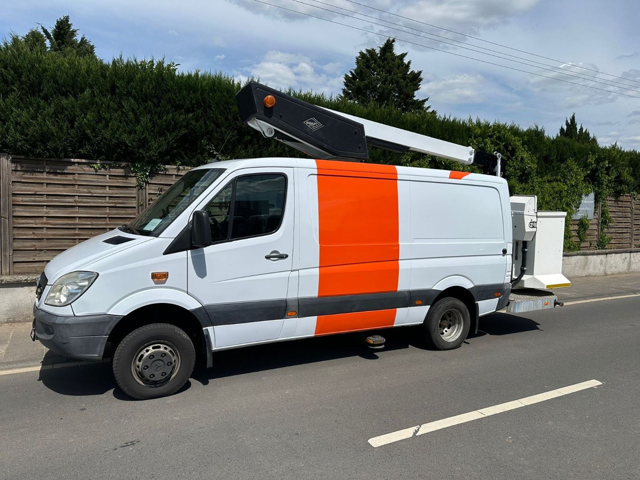 Mercedes-Benz Sprinter 515 CDI 4X4 13,2m Versailift ET-38-LFHD - Nền bục trên không gắn trên xe tải: hình 1 Mercedes-Benz Sprinter 515 CDI 4X4 13,2m Versailift ET-38-LFHD - Nền bục trên không gắn trên xe tải: hình 1