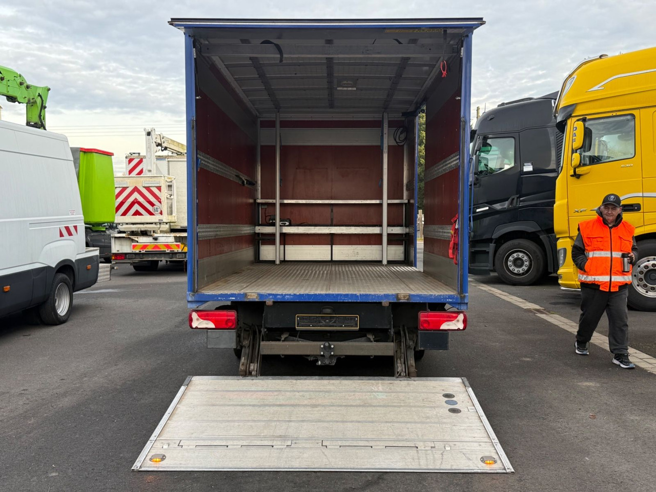 Mercedes-Benz Sprinter II 513 cdi Koffer, Lbw, Ahk, Winde - Xe tải nhỏ thùng kín: hình 5 Mercedes-Benz Sprinter II 513 cdi Koffer, Lbw, Ahk, Winde - Xe tải nhỏ thùng kín: hình 5