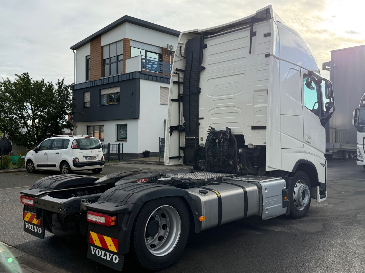 Volvo FH 460 Globetrotter XL, iSave, Lowdeck, Hub, E6 - Xe đầu kéo: hình 4 Volvo FH 460 Globetrotter XL, iSave, Lowdeck, Hub, E6 - Xe đầu kéo: hình 4