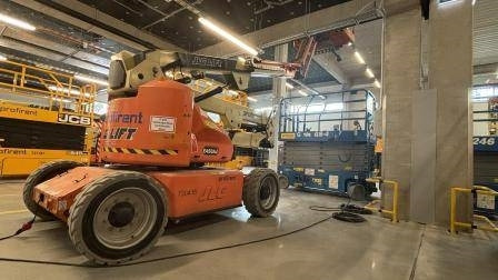 JLG E 450 AJ - Xe nâng người nhiều khớp nối: hình 1 JLG E 450 AJ - Xe nâng người nhiều khớp nối: hình 1