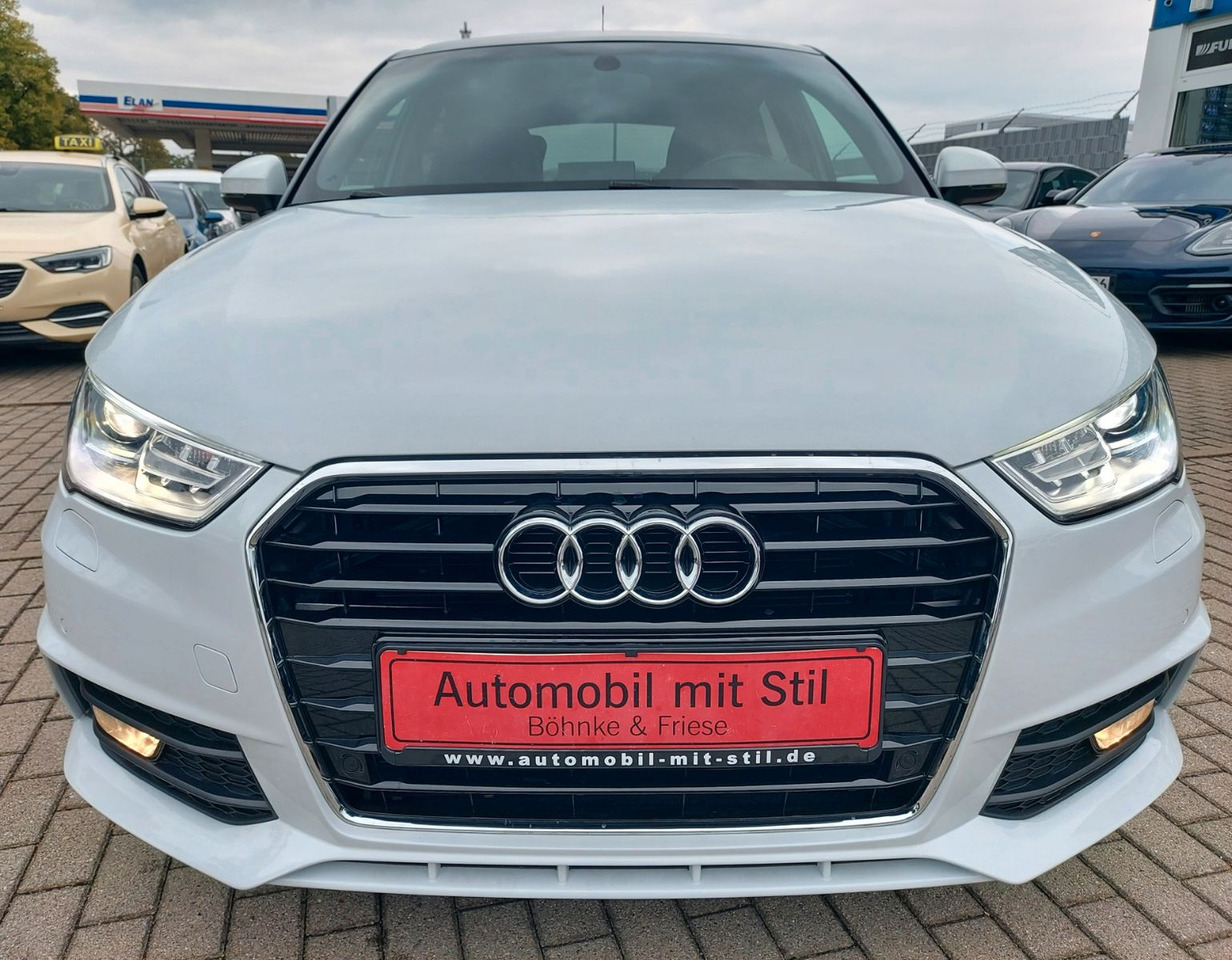 Audi A1 Sportback sport S-Line Pano Bose Xenon DAB - Sedan: hình 3 Audi A1 Sportback sport S-Line Pano Bose Xenon DAB - Sedan: hình 3