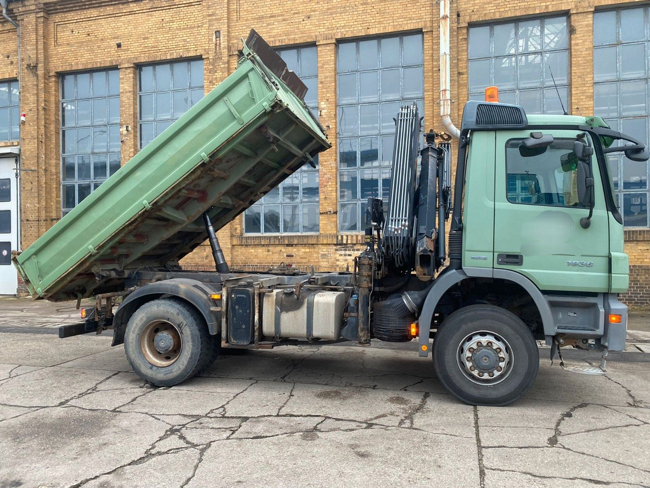 Mercedes-Benz Actros 2/3 6-Zyl.1836 ALLRAD 4x4 Dreiseitk: Kran Mercedes-Benz Actros 2/3 6-Zyl.1836 ALLRAD 4x4 Dreiseitk. Kran - Xe ben, Xe cẩu tự hành: hình 5 Mercedes-Benz Actros 2/3 6-Zyl.1836 ALLRAD 4x4 Dreiseitk: Kran Mercedes-Benz Actros 2/3 6-Zyl.1836 ALLRAD 4x4 Dreiseitk. Kran - Xe ben, Xe cẩu tự hành: hình 5
