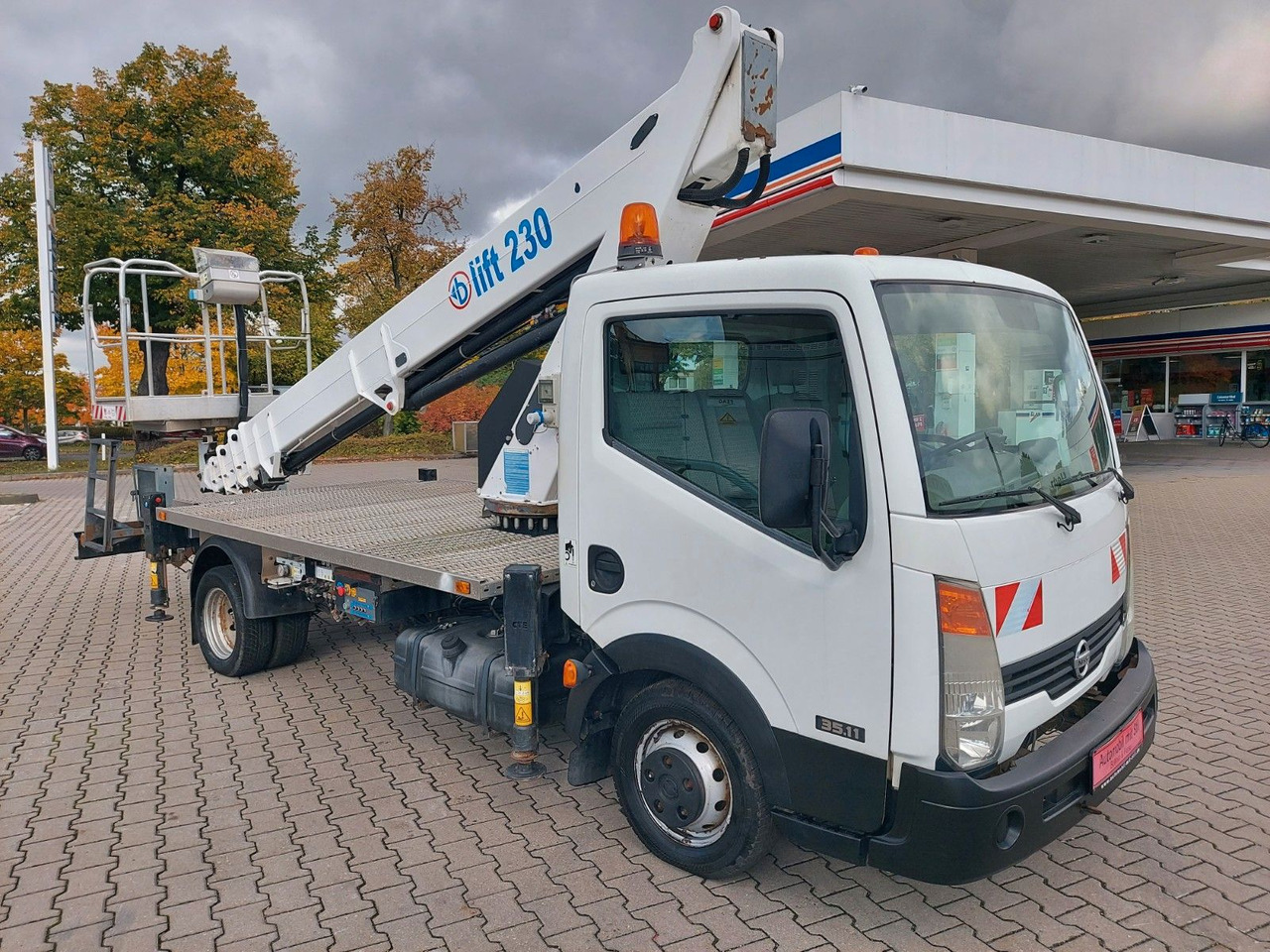 Nissan CABSTAR 35.11 HUBARBEITSBÜHNE LIFT 23 METER NEU - Nền bục trên không gắn trên xe tải: hình 3 Nissan CABSTAR 35.11 HUBARBEITSBÜHNE LIFT 23 METER NEU - Nền bục trên không gắn trên xe tải: hình 3