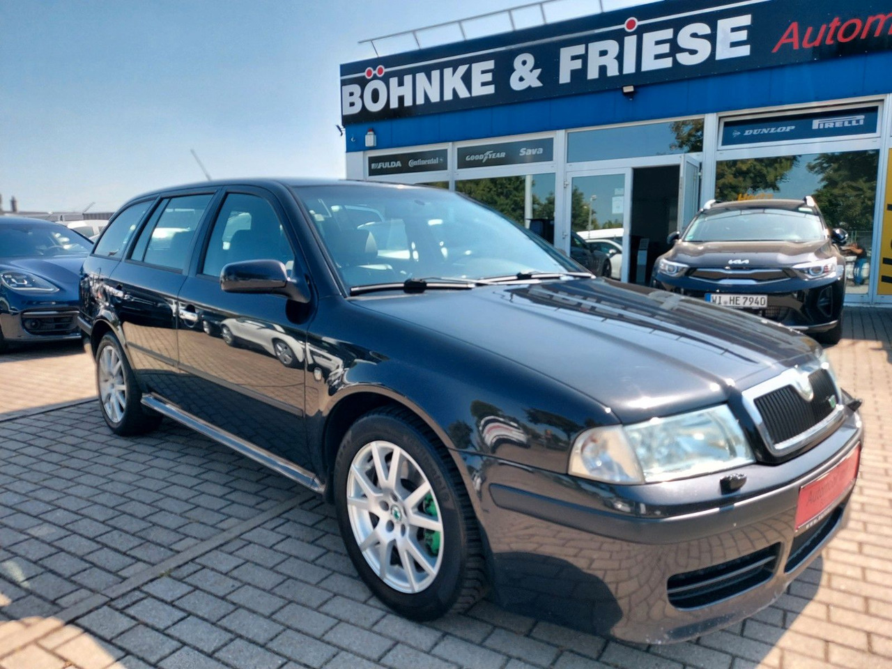 Skoda Octavia Combi RS Xenon DAB Teilleder AHK - Xe wagon: hình 1 Skoda Octavia Combi RS Xenon DAB Teilleder AHK - Xe wagon: hình 1