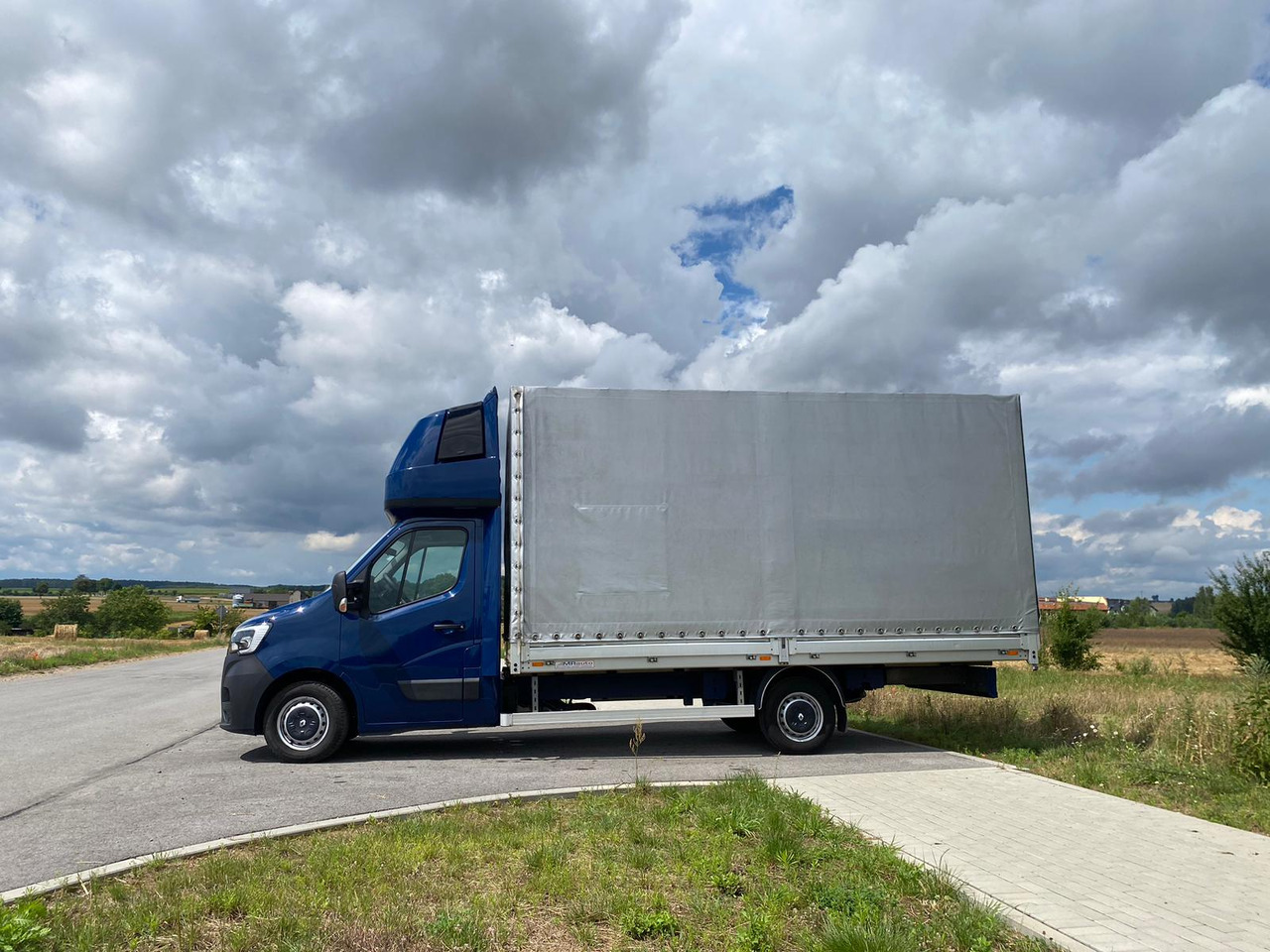 Renault Master - Xe van thùng mui bạt: hình 3 Renault Master - Xe van thùng mui bạt: hình 3