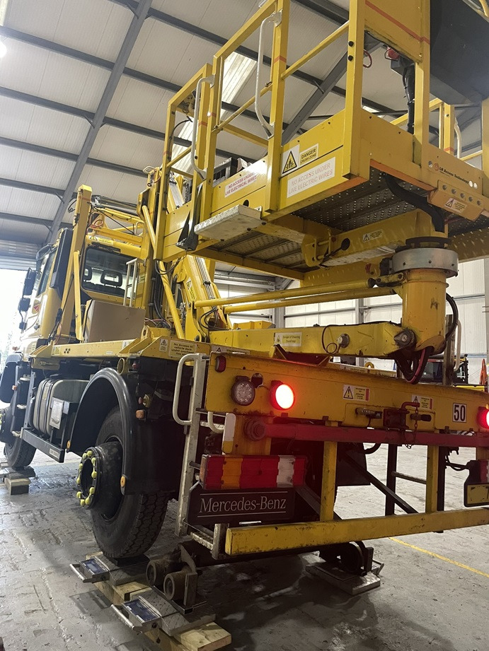 MERCEDES-BENZ Unimog, Aerial Platform, 400kg, 4x4, U423, Road-Rail - Xe nâng người nhiều khớp nối: hình 2 MERCEDES-BENZ Unimog, Aerial Platform, 400kg, 4x4, U423, Road-Rail - Xe nâng người nhiều khớp nối: hình 2