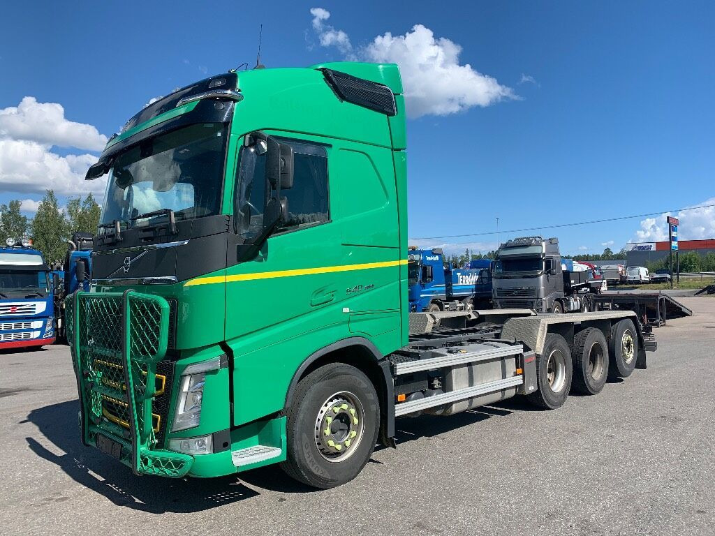 VOLVO FH13 540 8x4*4 - Xe tải khung gầm: hình 1 VOLVO FH13 540 8x4*4 - Xe tải khung gầm: hình 1