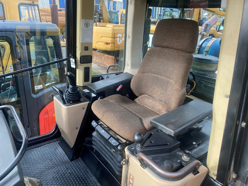 Caterpillar 953 C - Máy xúc lật bánh xích: hình 4 Caterpillar 953 C - Máy xúc lật bánh xích: hình 4