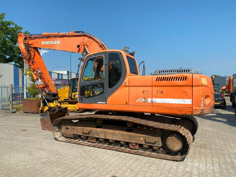 Doosan DX 225 LC-3 NVT - Máy xúc bánh xích: hình 1 Doosan DX 225 LC-3 NVT - Máy xúc bánh xích: hình 1