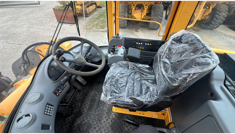 Volvo L70 D NVT - Máy xúc lật bánh lốp: hình 4 Volvo L70 D NVT - Máy xúc lật bánh lốp: hình 4