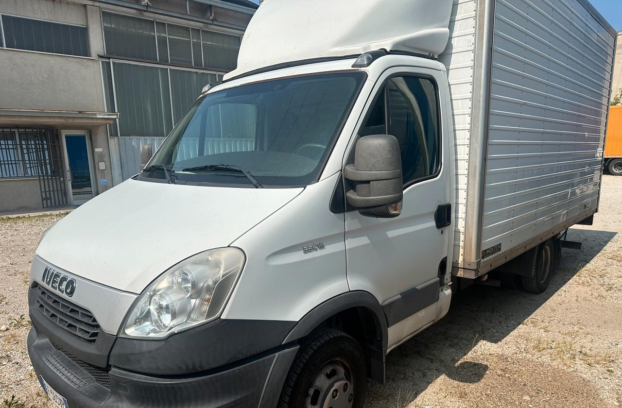 Iveco - Xe tải nhỏ thùng kín: hình 5 Iveco - Xe tải nhỏ thùng kín: hình 5