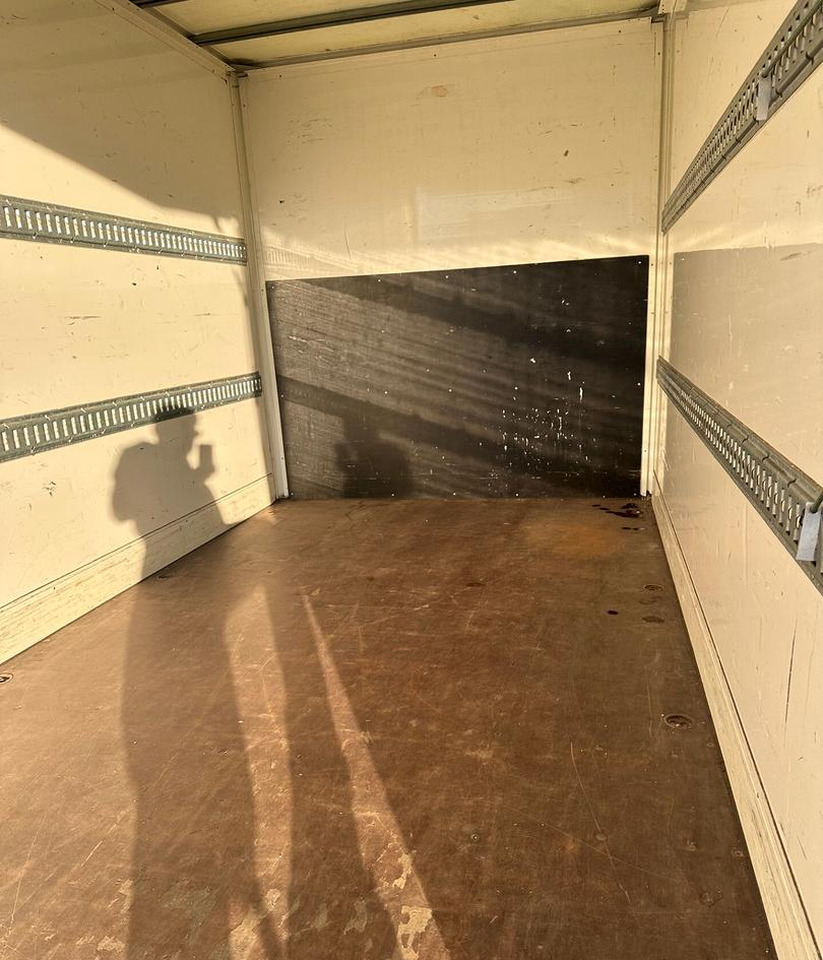 Volkswagen - Xe tải nhỏ thùng kín: hình 5 Volkswagen - Xe tải nhỏ thùng kín: hình 5