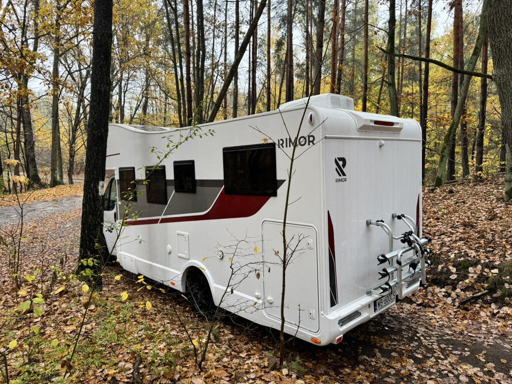 Rimor Seal 695 - Xe cắm trại alkoven: hình 3 Rimor Seal 695 - Xe cắm trại alkoven: hình 3
