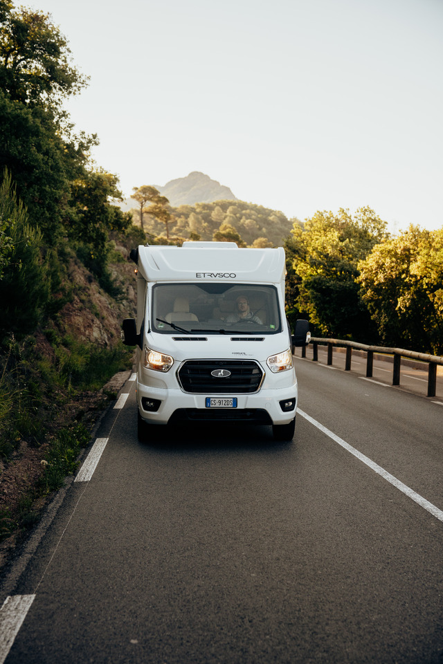 ETRUSCO Etrusco V 6.8 SCF - Xe cắm trại: hình 1 ETRUSCO Etrusco V 6.8 SCF - Xe cắm trại: hình 1