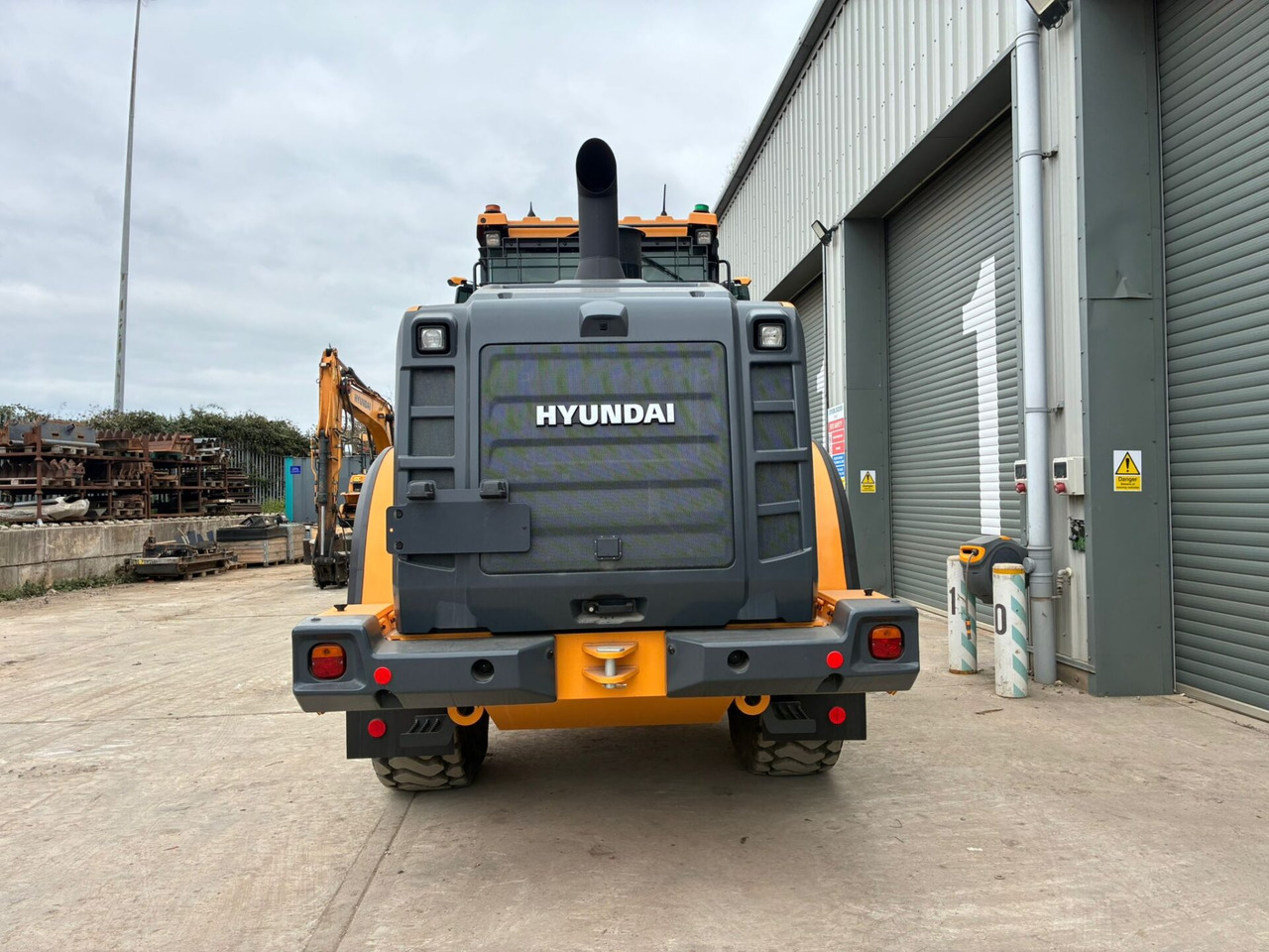 Hyundai HL940A - Máy xúc lật bánh lốp: hình 4 Hyundai HL940A - Máy xúc lật bánh lốp: hình 4