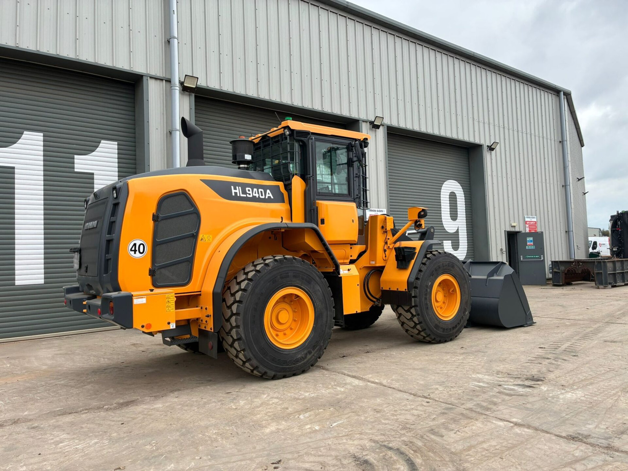 Hyundai HL940A - Máy xúc lật bánh lốp: hình 5 Hyundai HL940A - Máy xúc lật bánh lốp: hình 5