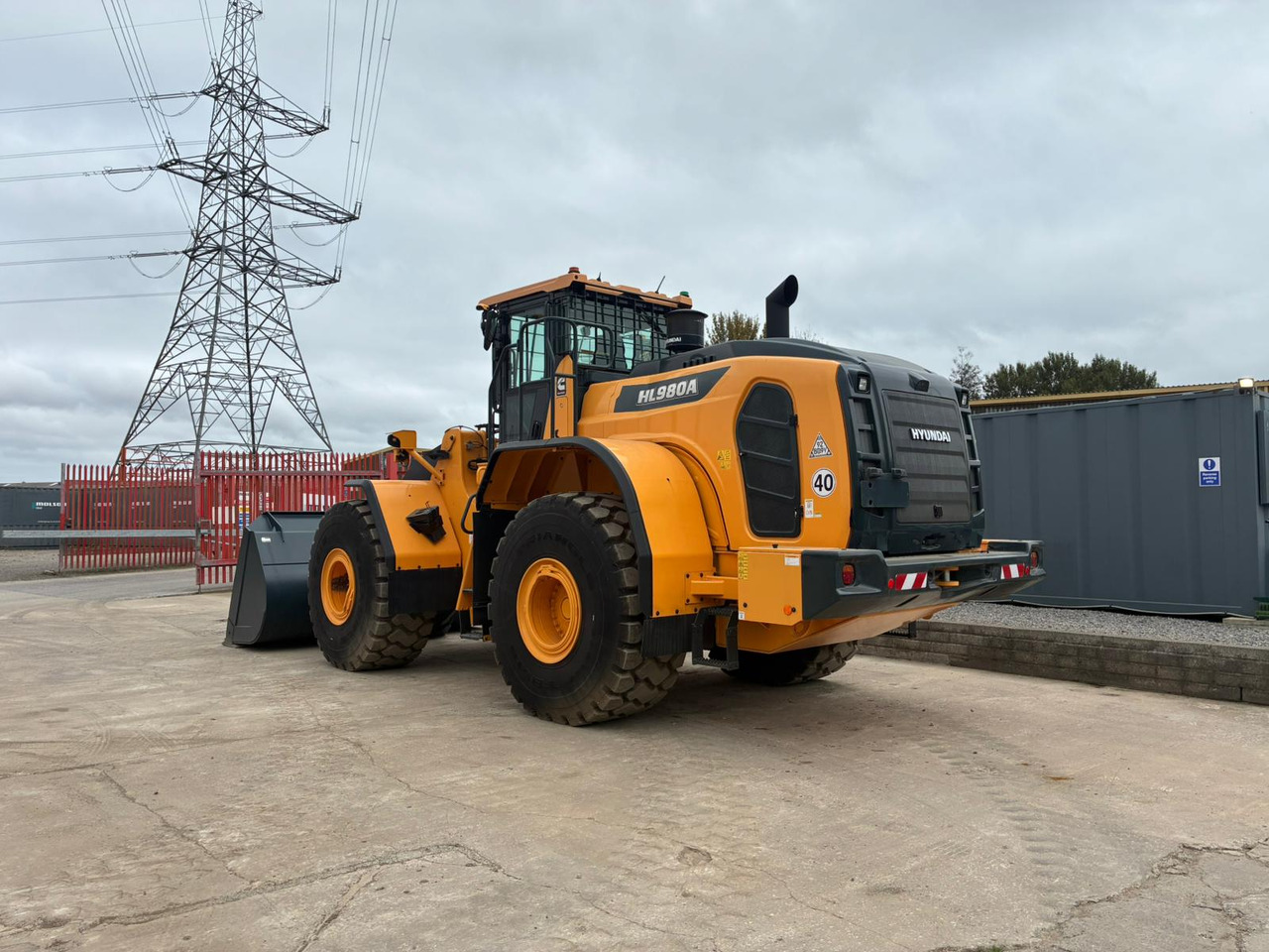 Hyundai HL980A - Máy xúc lật bánh lốp: hình 3 Hyundai HL980A - Máy xúc lật bánh lốp: hình 3