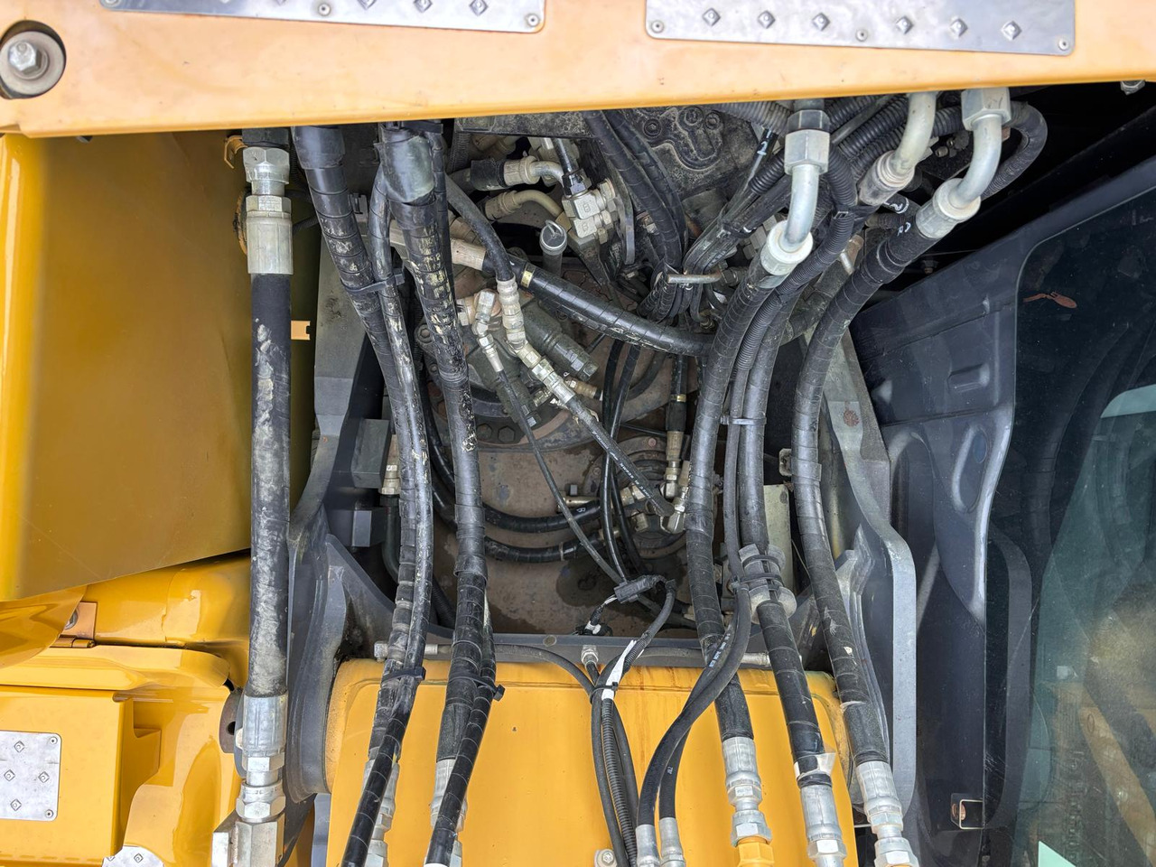 Cho thuê  Kobelco SK130LC-11 Kobelco SK130LC-11: hình 17