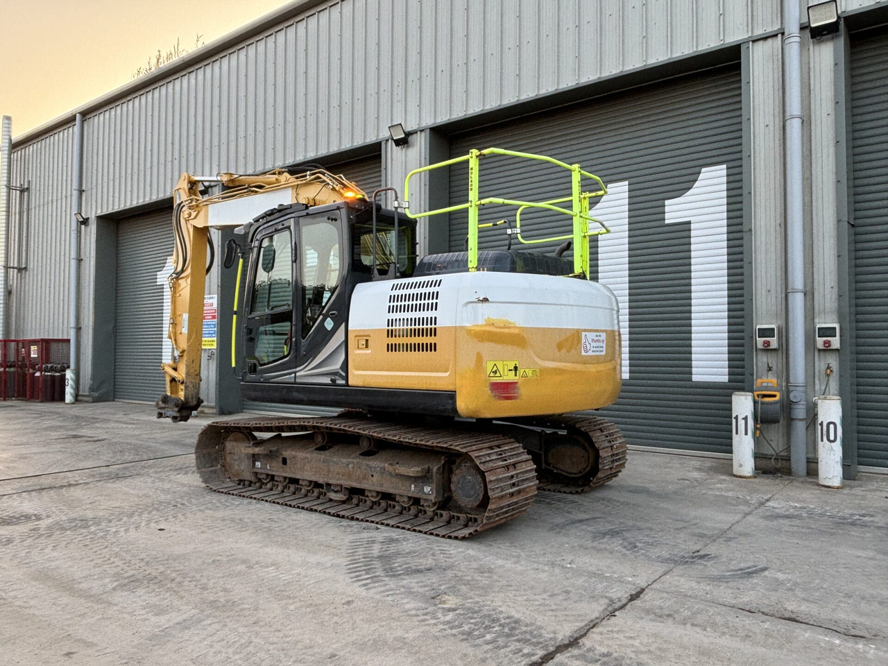 Kobelco SK130LC-11 - Máy xúc bánh xích: hình 3 Kobelco SK130LC-11 - Máy xúc bánh xích: hình 3