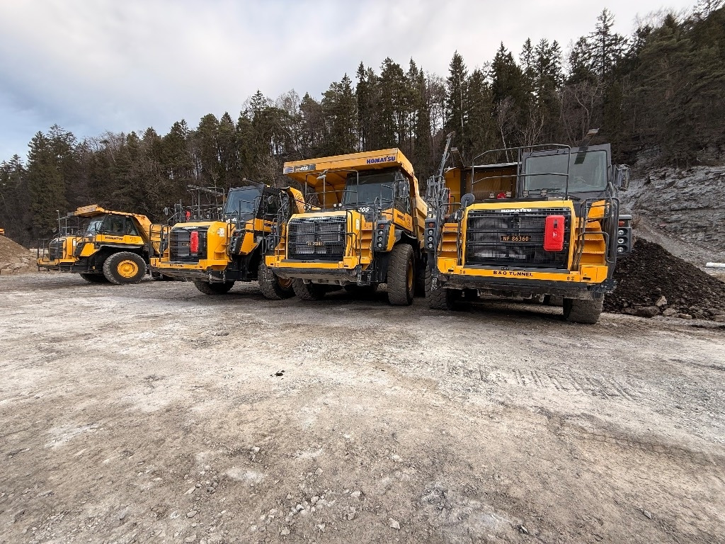 Komatsu HD 405 - 8E0 - Xe ben cứng/ Xe chở đá: hình 1 Komatsu HD 405 - 8E0 - Xe ben cứng/ Xe chở đá: hình 1