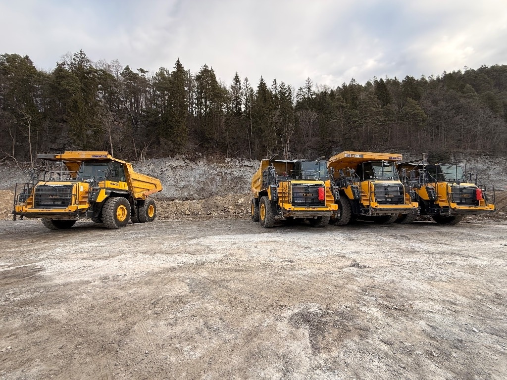 Komatsu HD 405 - 8E0 - Xe ben cứng/ Xe chở đá: hình 2 Komatsu HD 405 - 8E0 - Xe ben cứng/ Xe chở đá: hình 2