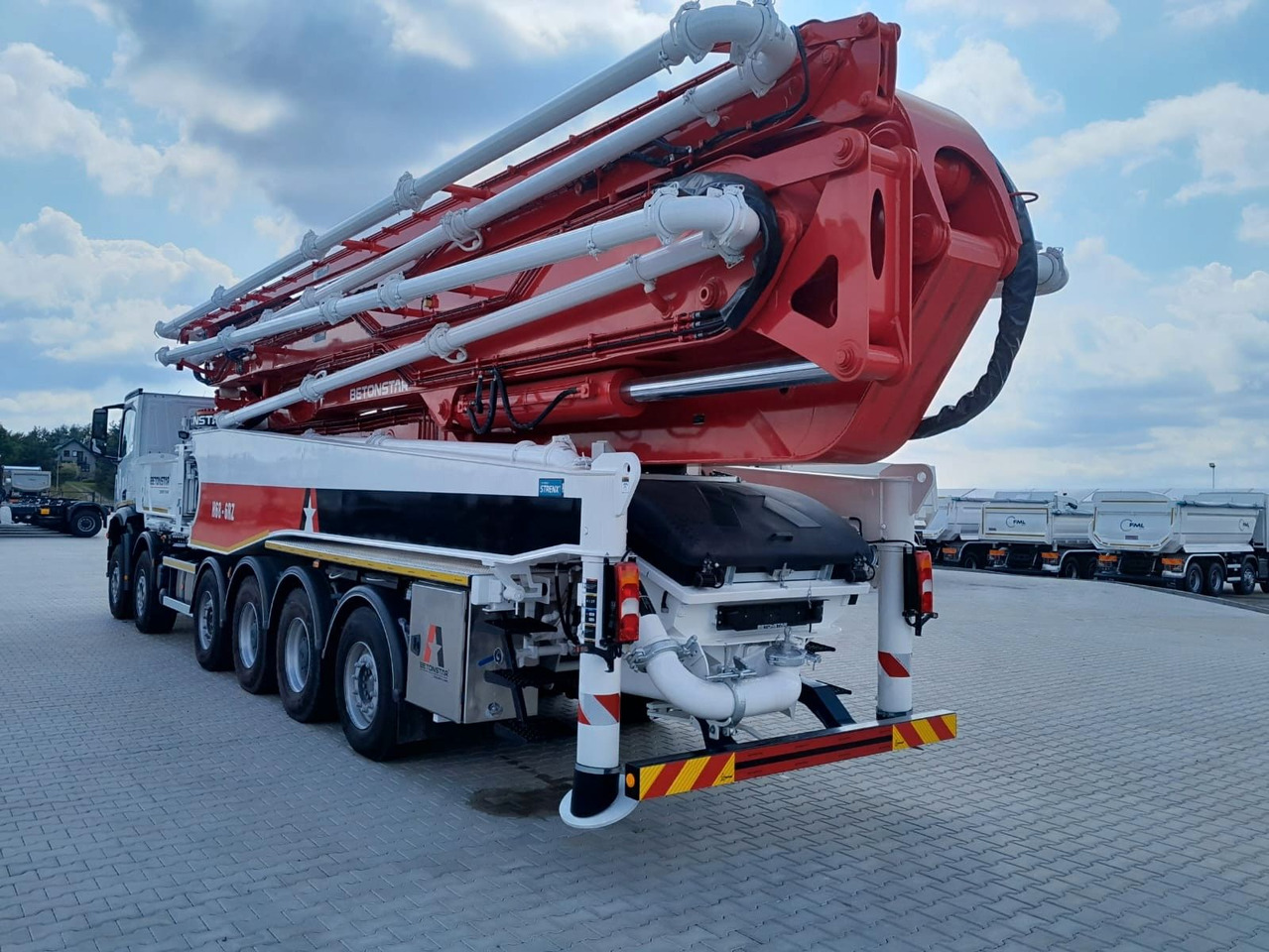 Mercedes-Benz AROCS 4451 BETONSTAR H68.20-6RZ - Xe bơm bê tông: hình 3 Mercedes-Benz AROCS 4451 BETONSTAR H68.20-6RZ - Xe bơm bê tông: hình 3