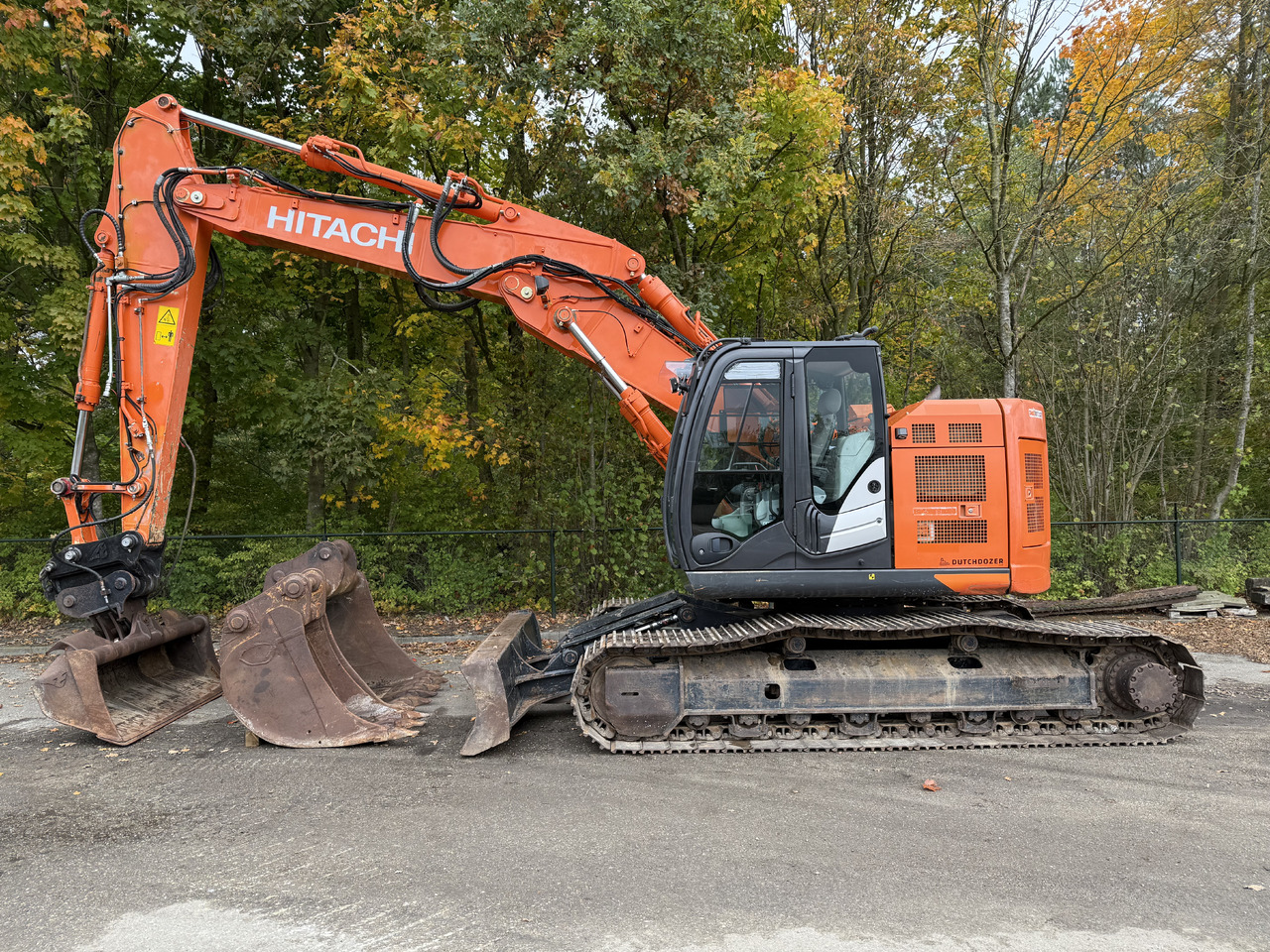Hitachi ZX225USLC-6 - Máy xúc bánh xích: hình 2 Hitachi ZX225USLC-6 - Máy xúc bánh xích: hình 2