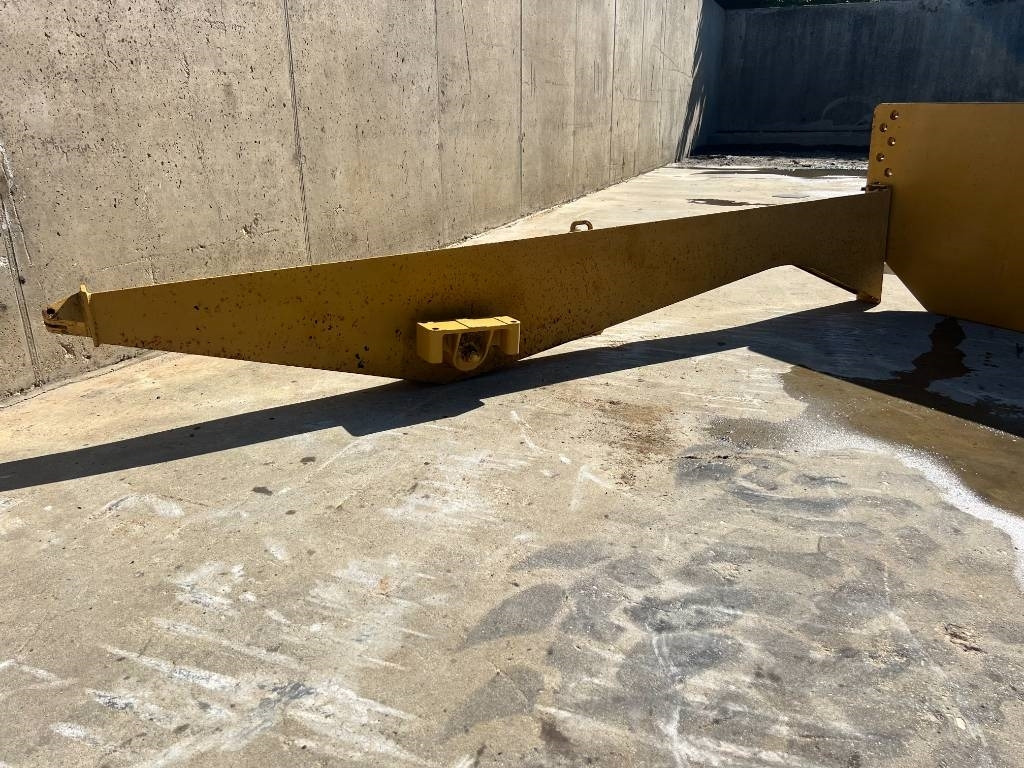 CAT TAILGATE CAT 735  - Máy móc khác: hình 5 CAT TAILGATE CAT 735  - Máy móc khác: hình 5