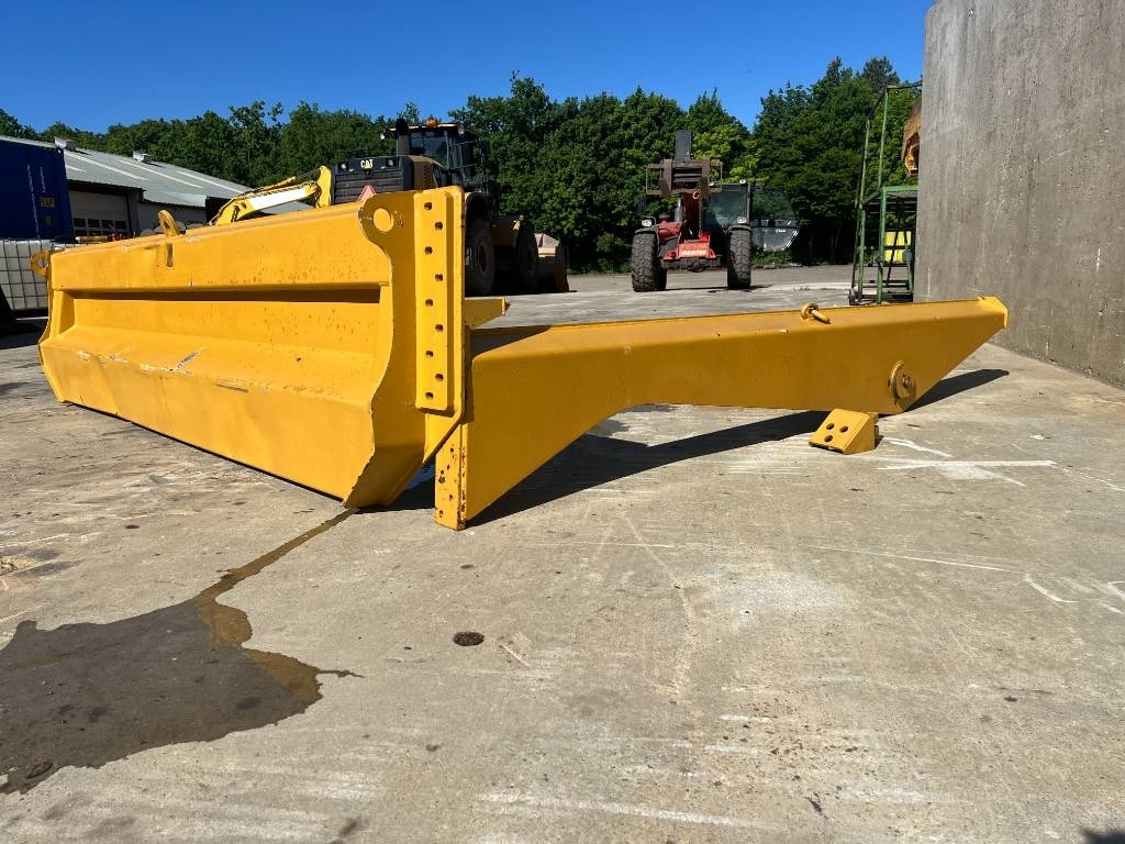 CAT TAILGATE CAT 735  - Máy móc khác: hình 3 CAT TAILGATE CAT 735  - Máy móc khác: hình 3