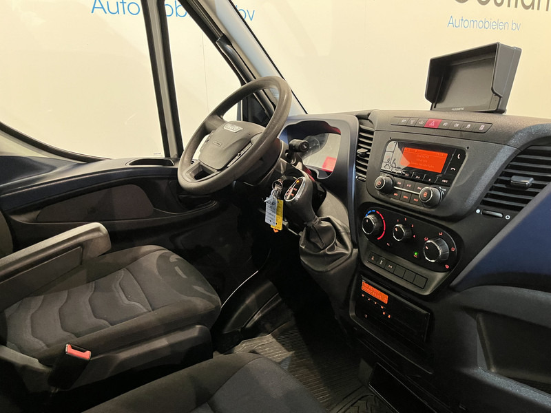 Iveco 65C18 3.0 Automaat Open Laadbak / Mobiele Werkplaats / Bott Inrichting / Euro 6 / Airco / Cruise Control / Trekhaak / Camera / 3-Zits / 55.400 KM !! C-Rijbewijs !! - Xe tải nhỏ phẳng: hình 3 Iveco 65C18 3.0 Automaat Open Laadbak / Mobiele Werkplaats / Bott Inrichting / Euro 6 / Airco / Cruise Control / Trekhaak / Camera / 3-Zits / 55.400 KM !! C-Rijbewijs !! - Xe tải nhỏ phẳng: hình 3