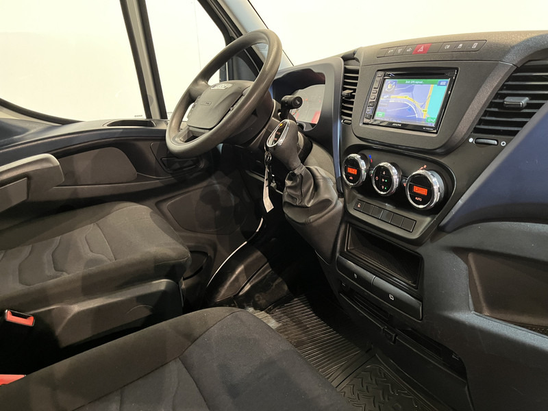 Iveco Daily 35S18D 3.0 375 Automaat Open Laadbak / Hiab Kraan / Euro 6 / Trekhaak 3500 KG / Airco / Camera / Navigatie / 3-Zits / 67.000 KM !! - Xe tải nhỏ phẳng: hình 3 Iveco Daily 35S18D 3.0 375 Automaat Open Laadbak / Hiab Kraan / Euro 6 / Trekhaak 3500 KG / Airco / Camera / Navigatie / 3-Zits / 67.000 KM !! - Xe tải nhỏ phẳng: hình 3