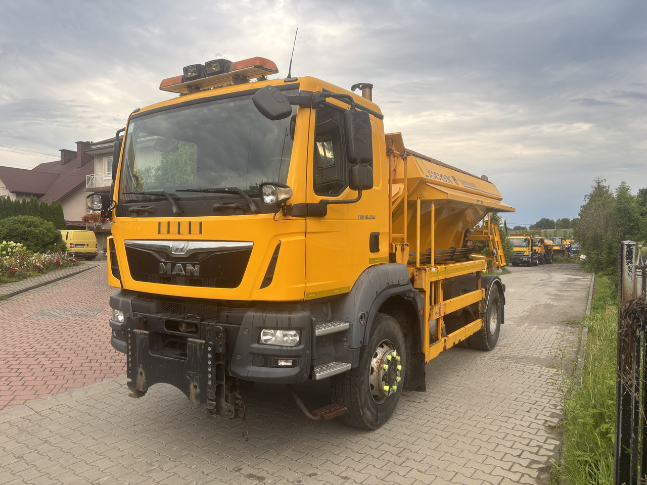 MAN TGM 18.250 4X4BB GRITTER/SPREADER/PLOUGH - Xe dọn tuyết: hình 1 MAN TGM 18.250 4X4BB GRITTER/SPREADER/PLOUGH - Xe dọn tuyết: hình 1