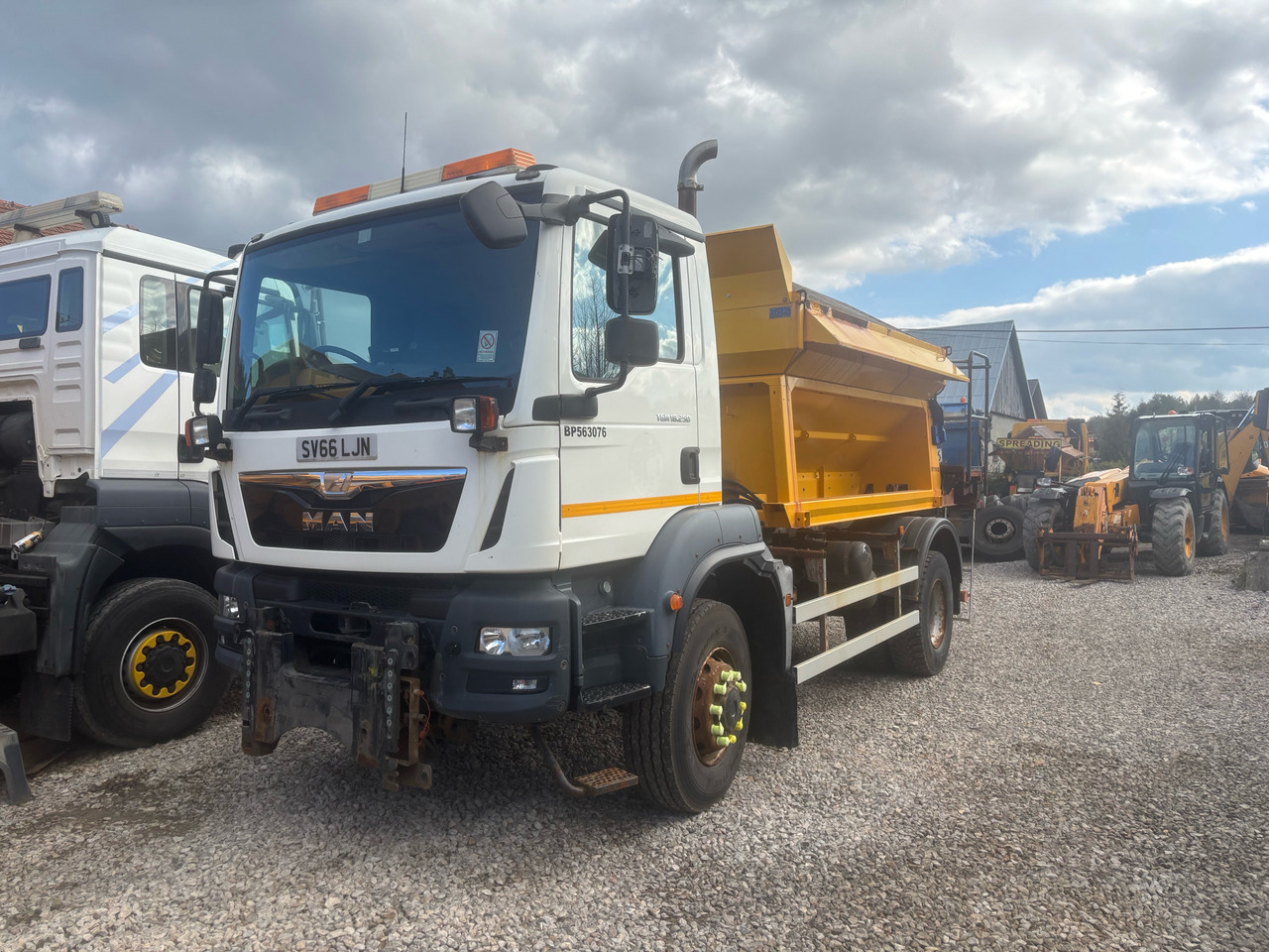 MAN TGM 18.290 4x4BB SPREADER/GRITTER/Plough - Xe dọn tuyết: hình 4 MAN TGM 18.290 4x4BB SPREADER/GRITTER/Plough - Xe dọn tuyết: hình 4