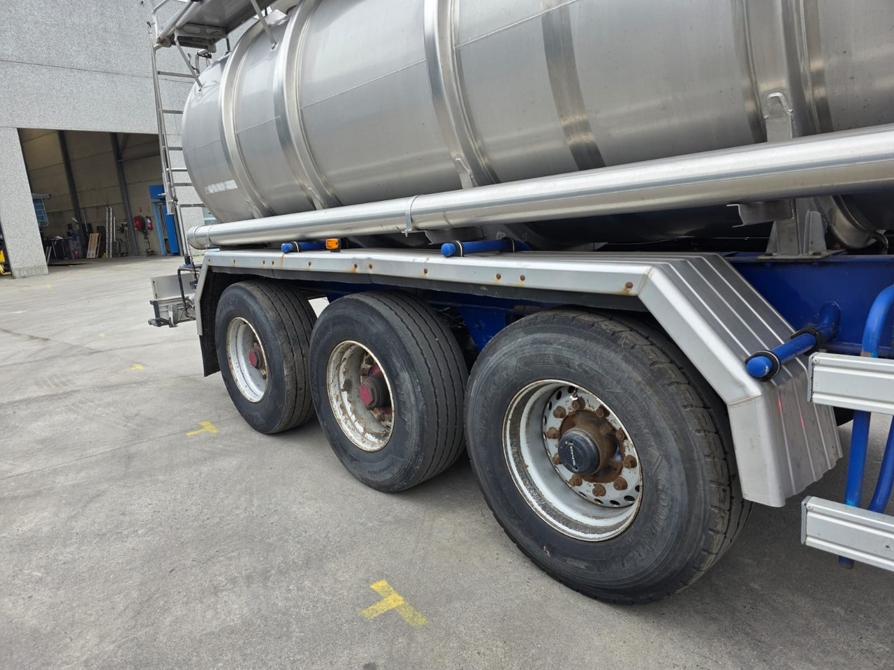 MAGYAR - Sơ mi rơ moóc bồn: hình 3 MAGYAR - Sơ mi rơ moóc bồn: hình 3