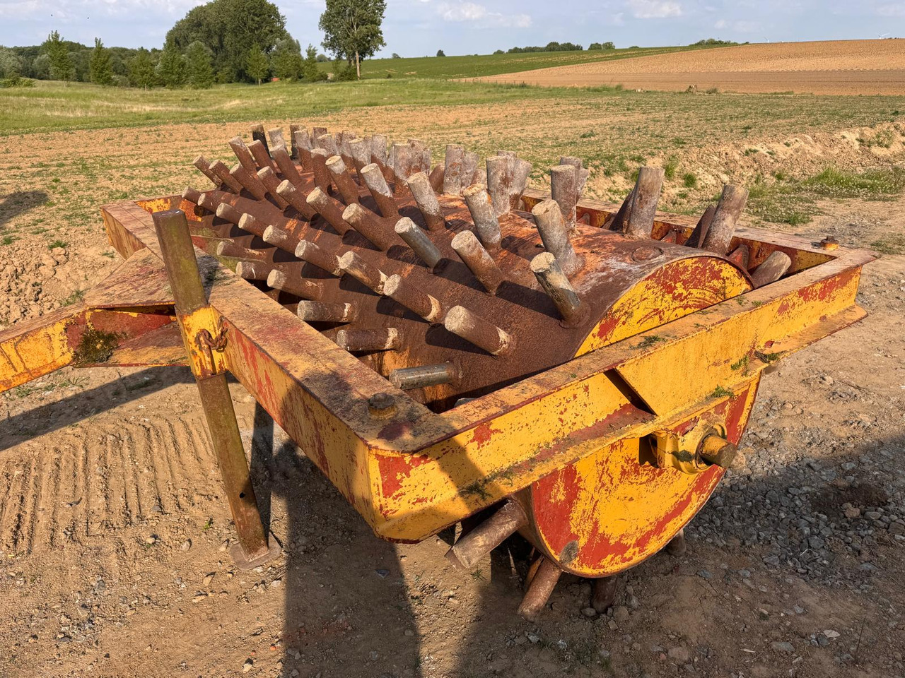 Rouleau compacteur tractable - Con lăn ruộng: hình 1 Rouleau compacteur tractable - Con lăn ruộng: hình 1