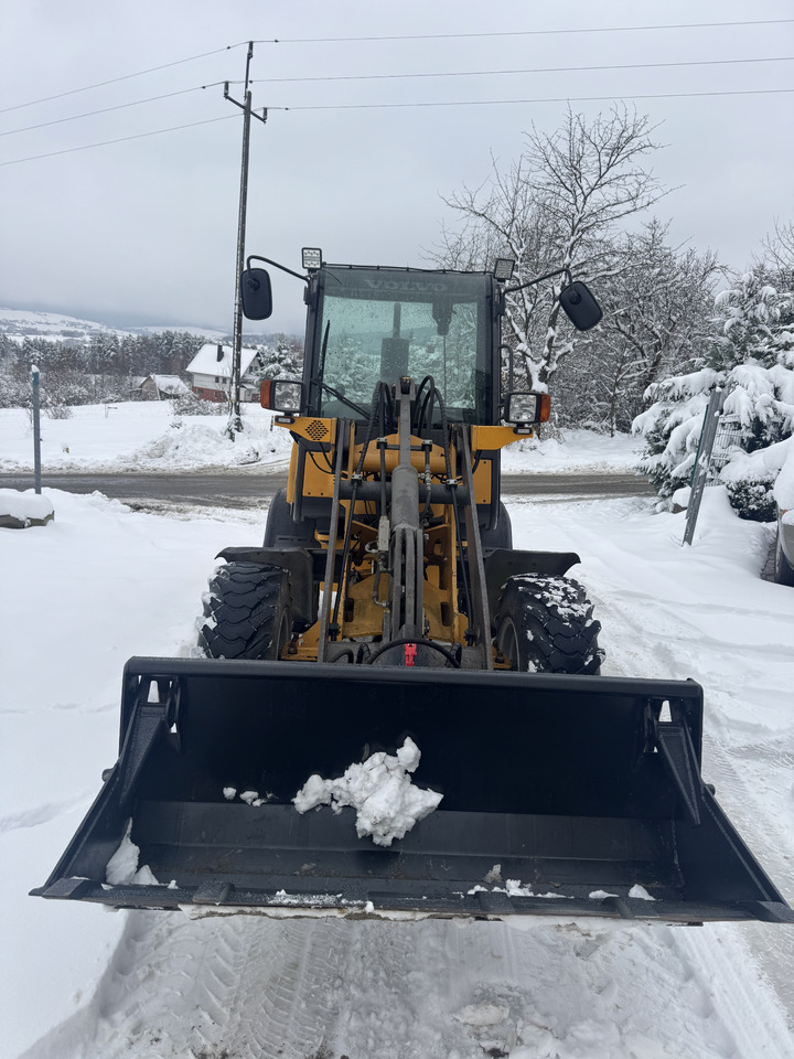 Volvo L20B L20 5t low mth - Máy xúc lật bánh lốp: hình 3 Volvo L20B L20 5t low mth - Máy xúc lật bánh lốp: hình 3