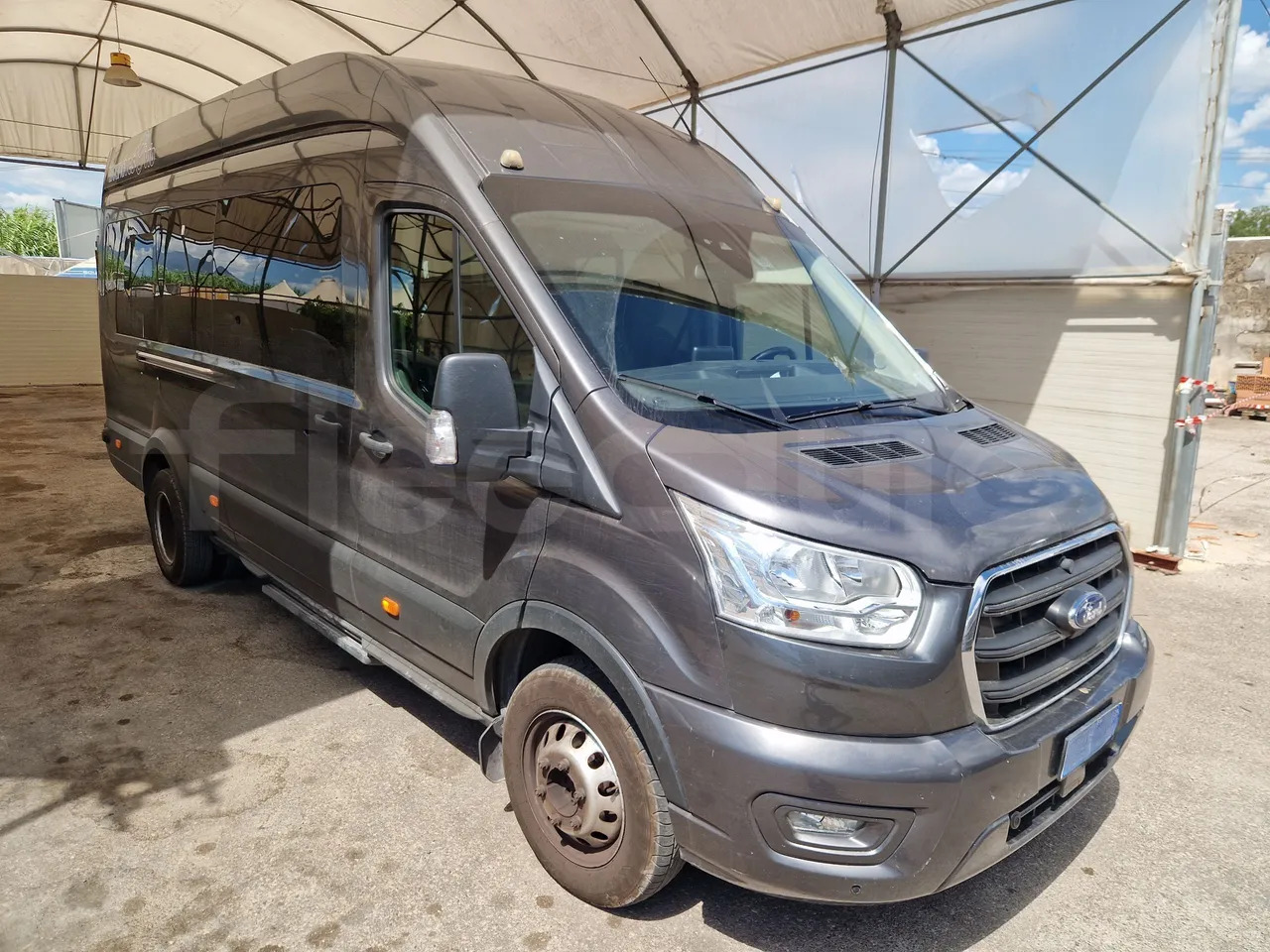 Ford Transit - Xe bus ngoại ô: hình 1 Ford Transit - Xe bus ngoại ô: hình 1