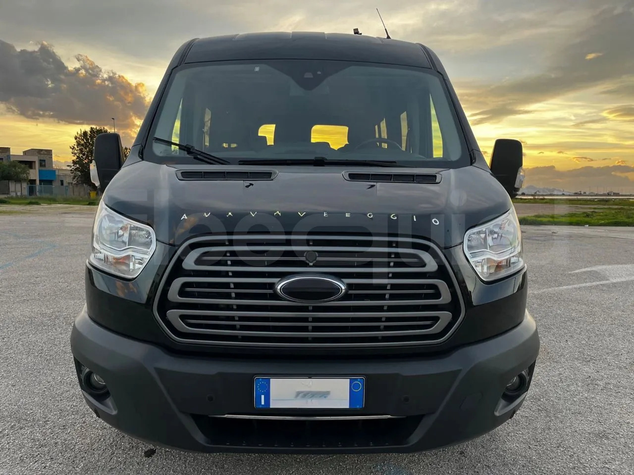 Ford Transit - Xe bus mini, Xe van chở khách: hình 2 Ford Transit - Xe bus mini, Xe van chở khách: hình 2
