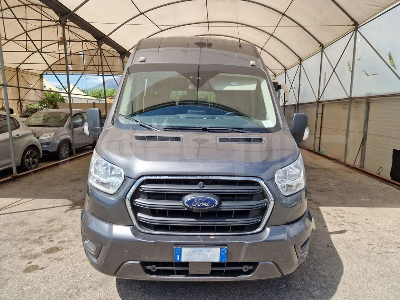 Ford Transit - Xe bus ngoại ô: hình 2 Ford Transit - Xe bus ngoại ô: hình 2