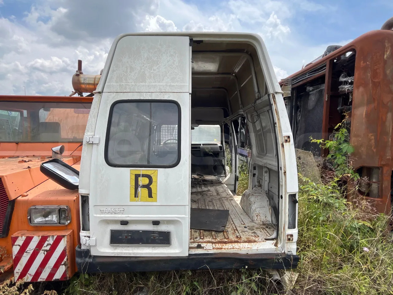 Ford Transit - Xe bus mini, Xe van chở khách: hình 1 Ford Transit - Xe bus mini, Xe van chở khách: hình 1
