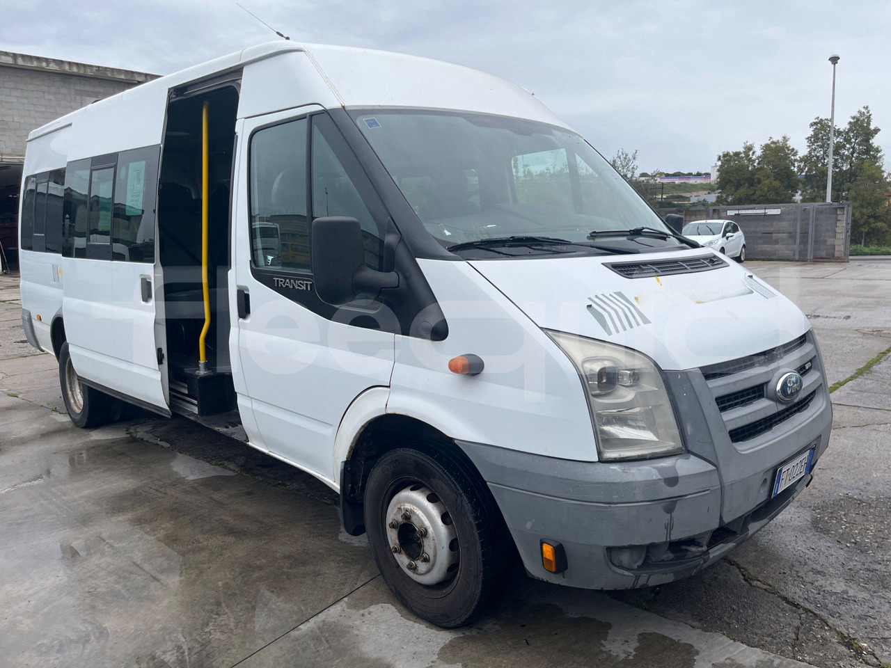 Ford Transit - Xe bus mini, Xe van chở khách: hình 1 Ford Transit - Xe bus mini, Xe van chở khách: hình 1