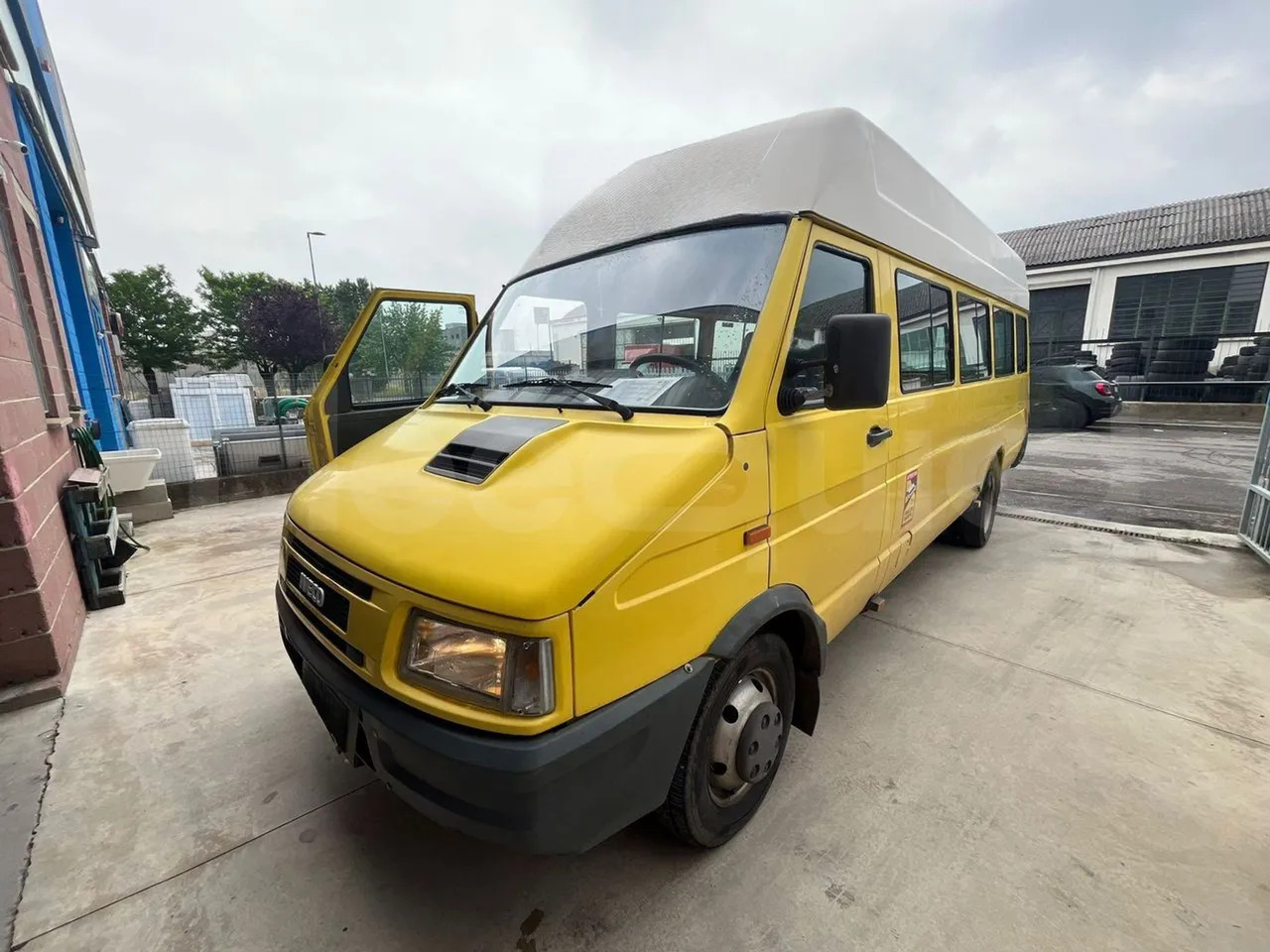 Iveco A45E10 - Xe buýt trường học: hình 3 Iveco A45E10 - Xe buýt trường học: hình 3