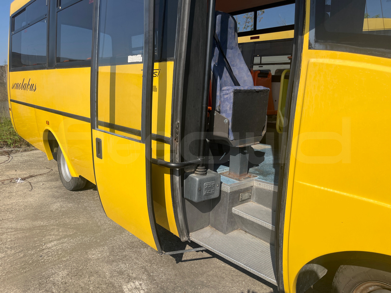Xe buýt trường học Iveco Cacciamali: hình 17
