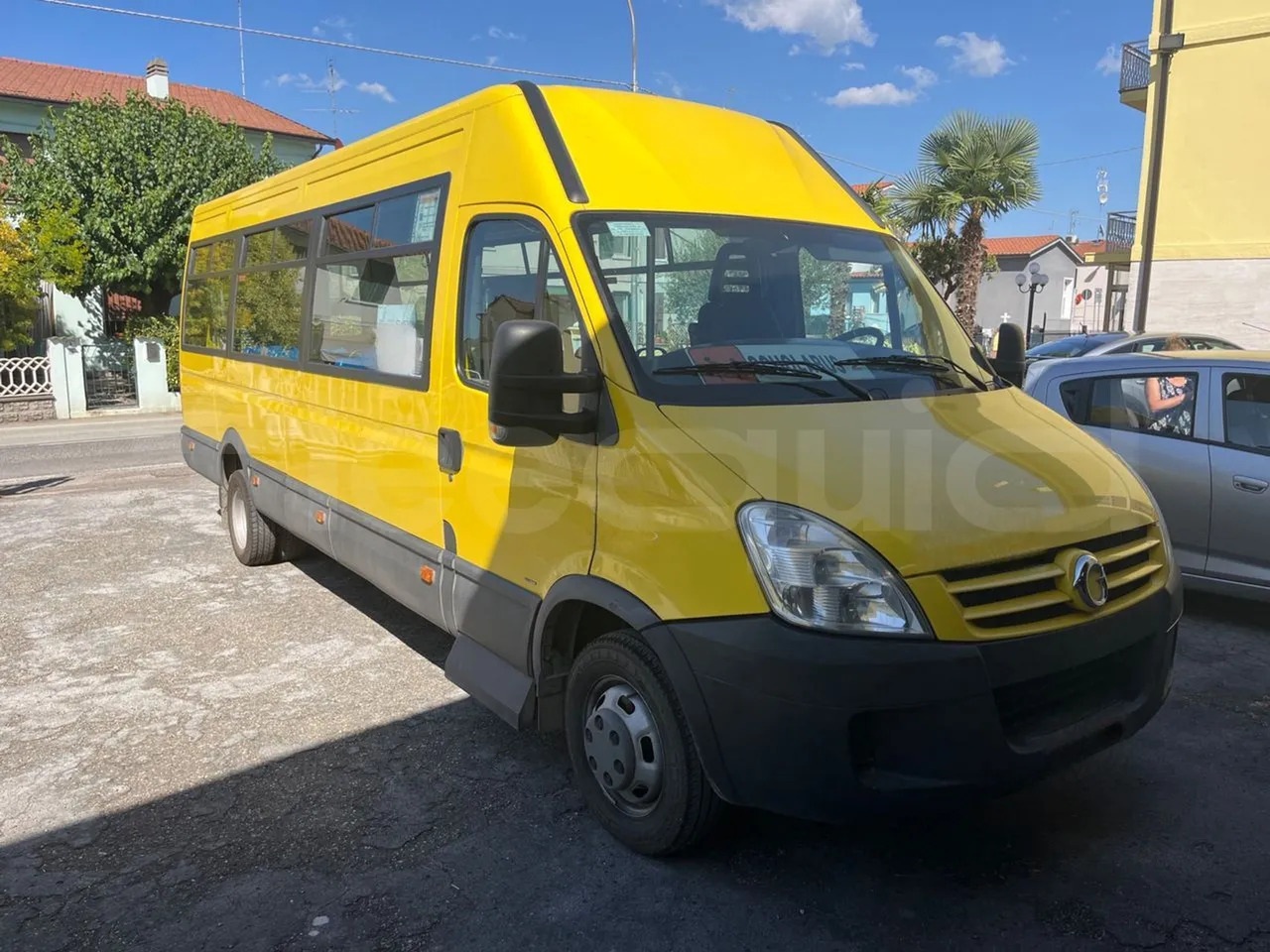 Iveco Daily - Xe buýt trường học: hình 1 Iveco Daily - Xe buýt trường học: hình 1