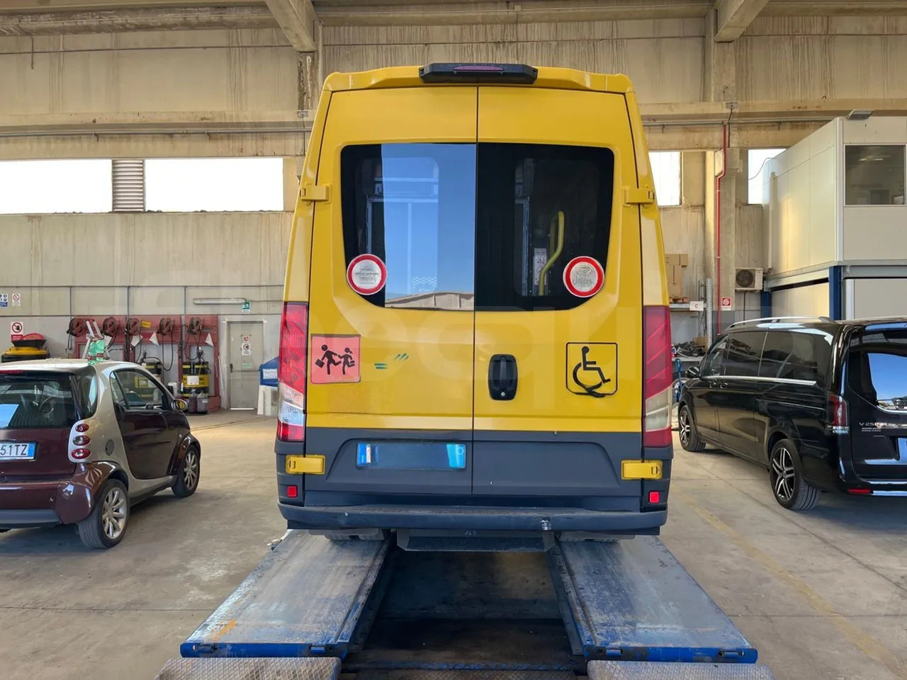 Iveco Daily - Xe buýt trường học: hình 4 Iveco Daily - Xe buýt trường học: hình 4