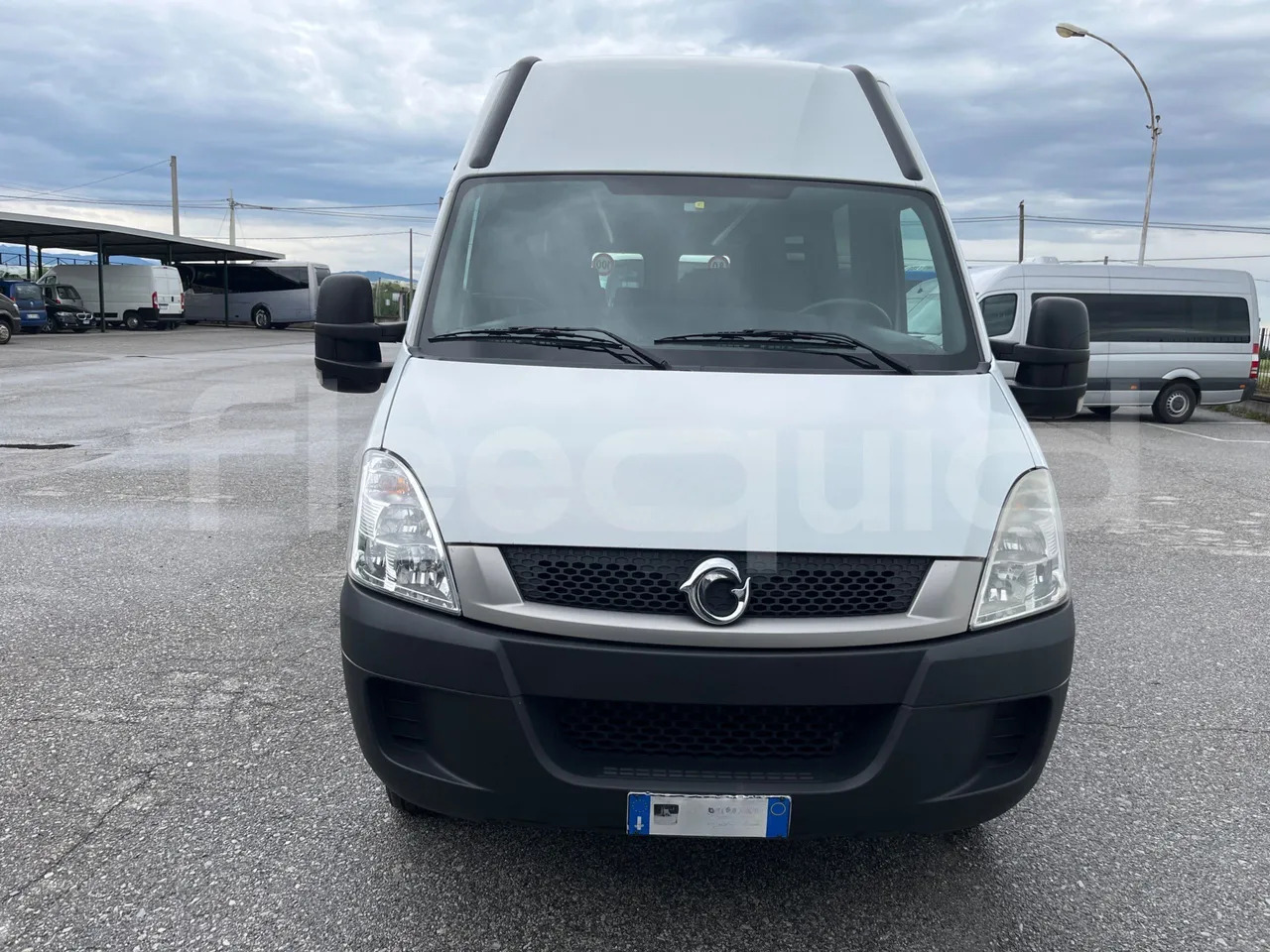 Iveco Daily - Xe bus mini, Xe van chở khách: hình 2 Iveco Daily - Xe bus mini, Xe van chở khách: hình 2