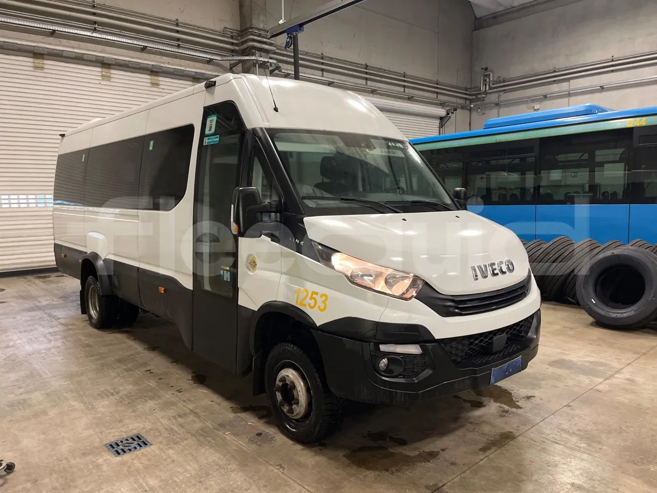 Iveco Daily - Xe bus mini, Xe van chở khách: hình 1 Iveco Daily - Xe bus mini, Xe van chở khách: hình 1