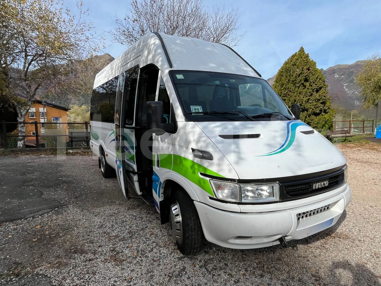 Iveco Daily - Xe bus mini, Xe van chở khách: hình 1 Iveco Daily - Xe bus mini, Xe van chở khách: hình 1